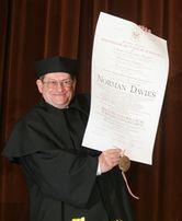 Honorowy doktorat dla Normana Daviesa