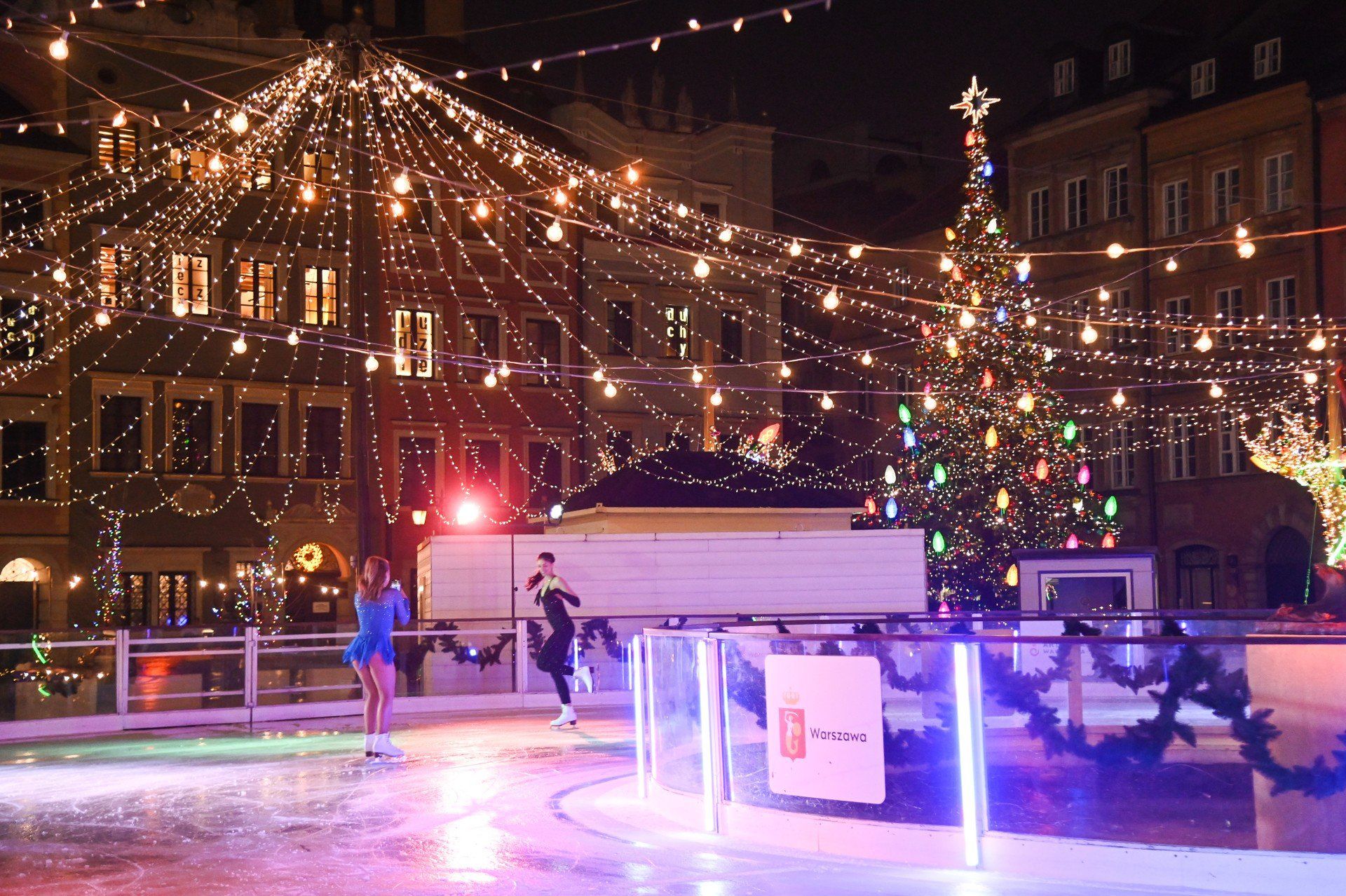 Lodowisko na Rynku Starego Miasta w grudniu 2024.