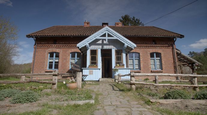 Daleko od miasta 16