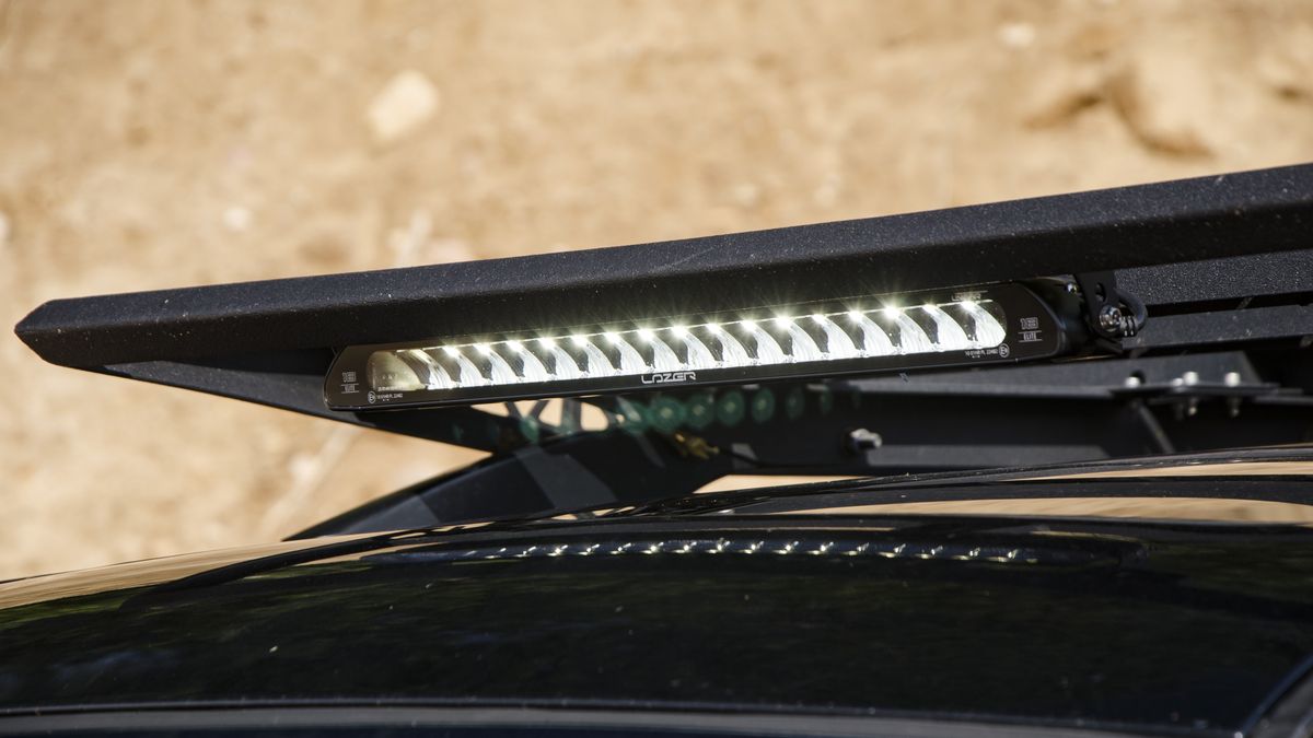 Tak zamontowany ledbar jest zazwyczaj nielegalny. Ale akurat ten jest legalny. Wyjaśniam, w czym rzecz.