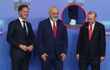 Trampki na szczycie NATO. Eksperci od etykiety oburzeni
