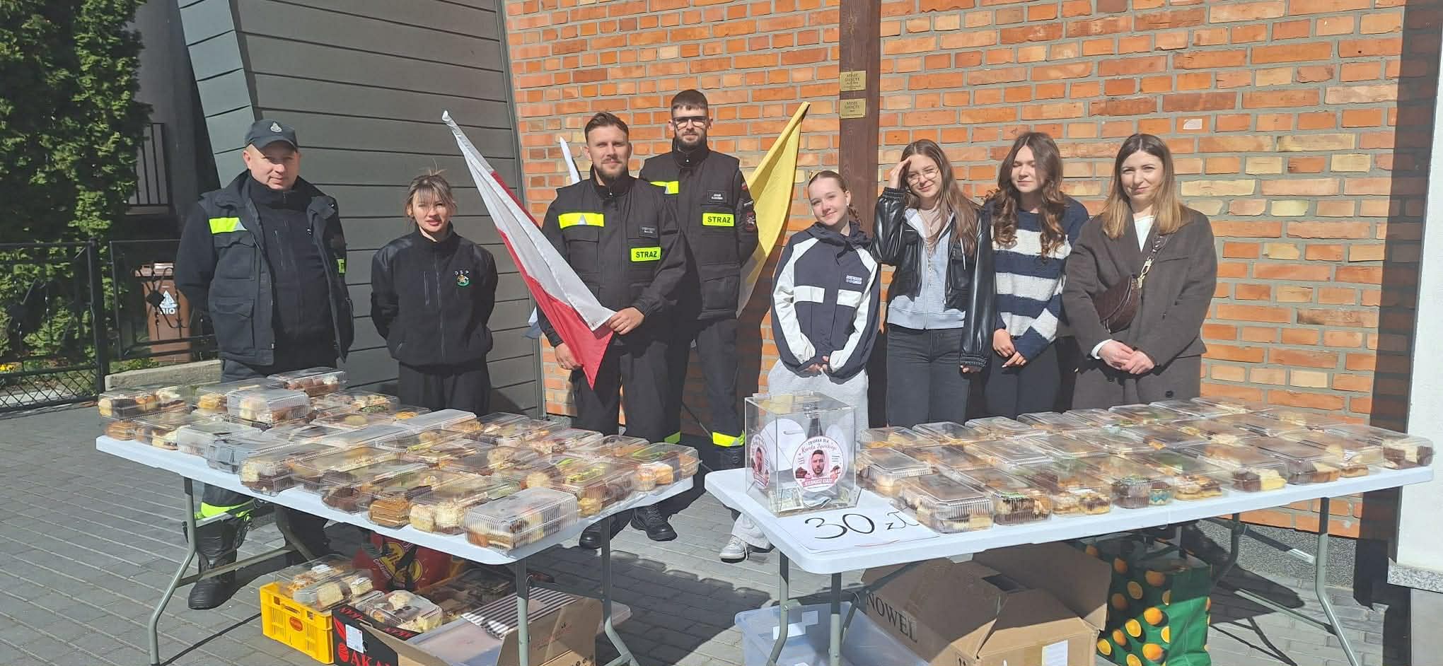 Sprzedaż ciast przed kościołami w gminie Obrowo