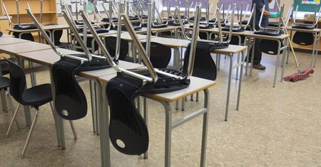 Kiedy dzieci wrócą do szkoły? Pytania o zdalne nauczanie od 18 maja. "Nowa porcja chaosu"
