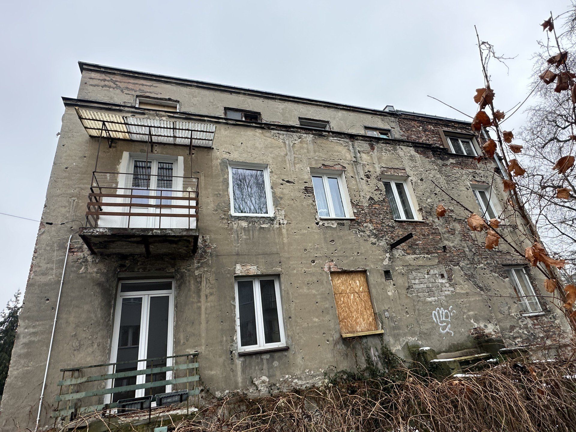 Budynek przy Świętosławskiej 33