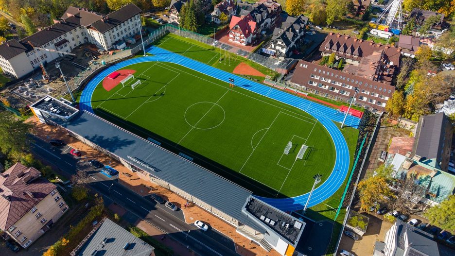 Stadion miejski w Zakopanem. Nie wszystkie szkoły działające na terenie Zakopanego mogą z niego korzystać za darmo