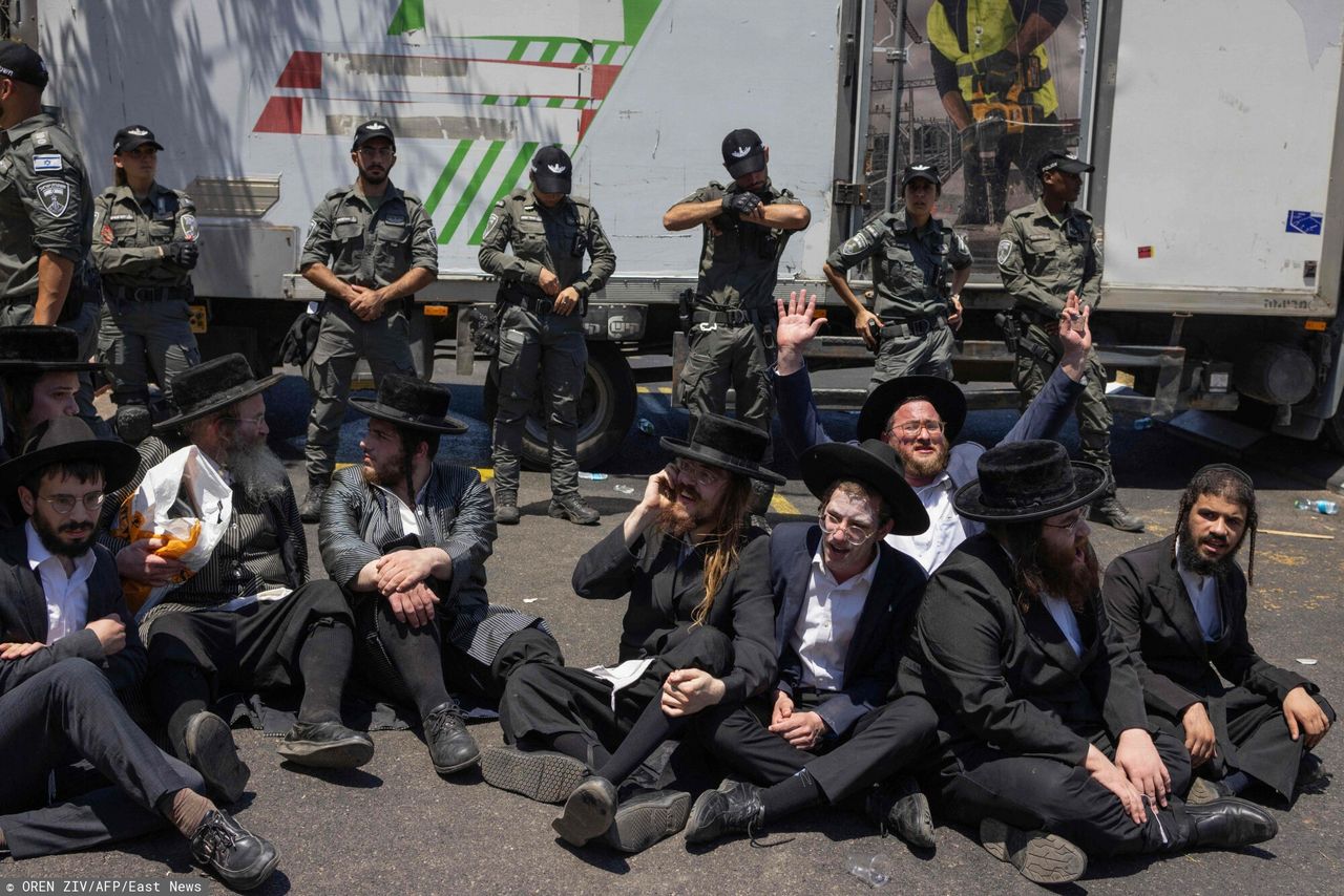 Protest of ultra-Orthodox Jews in front of the military base