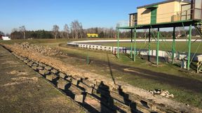 Stadion w Rawiczu zmienia się na lepsze. Starych trybun już nie ma (zdjęcia)