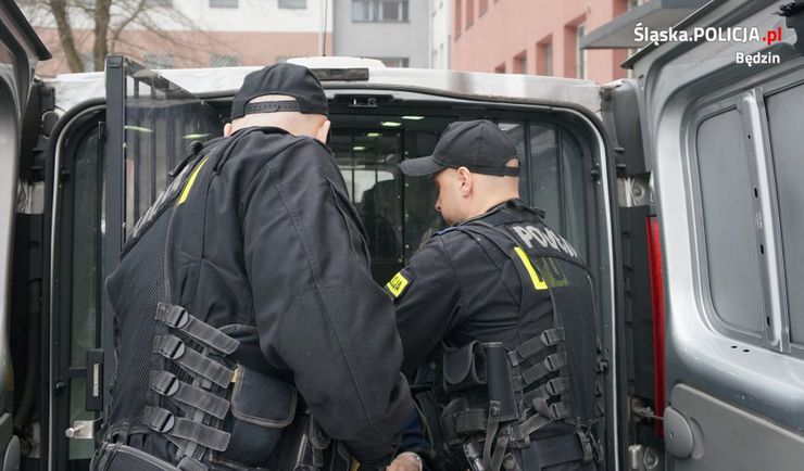 Będzin. Zaatakował policjantów, bo przerwali mu sen