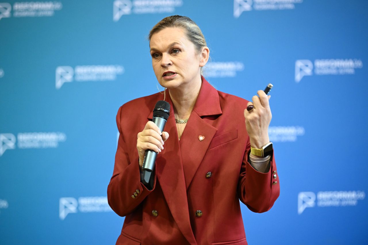 Nowacka w ogniu pytań posłanek PiS. Co z ubiorami w szkołach?