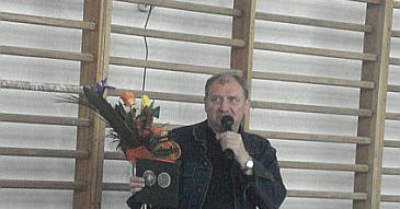 Grabowski tłumaczy się, dlaczego parkuje na przystankach!
