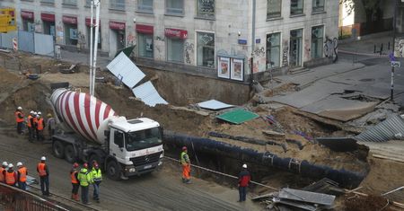 Osunięcie ziemi w centrum Warszawy to wina metra