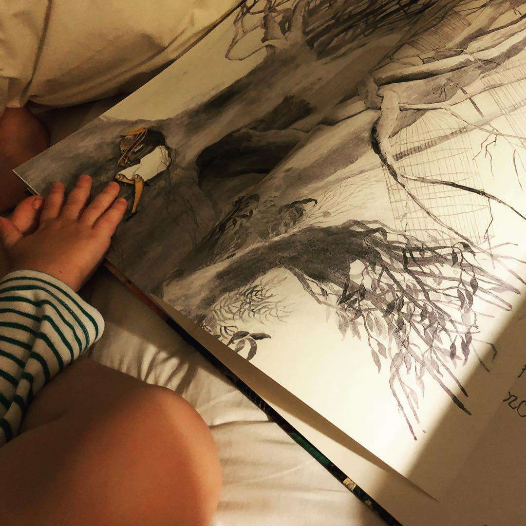 Małgorzata Kożuchowska pokazała synka podczas czytania książki przed snem