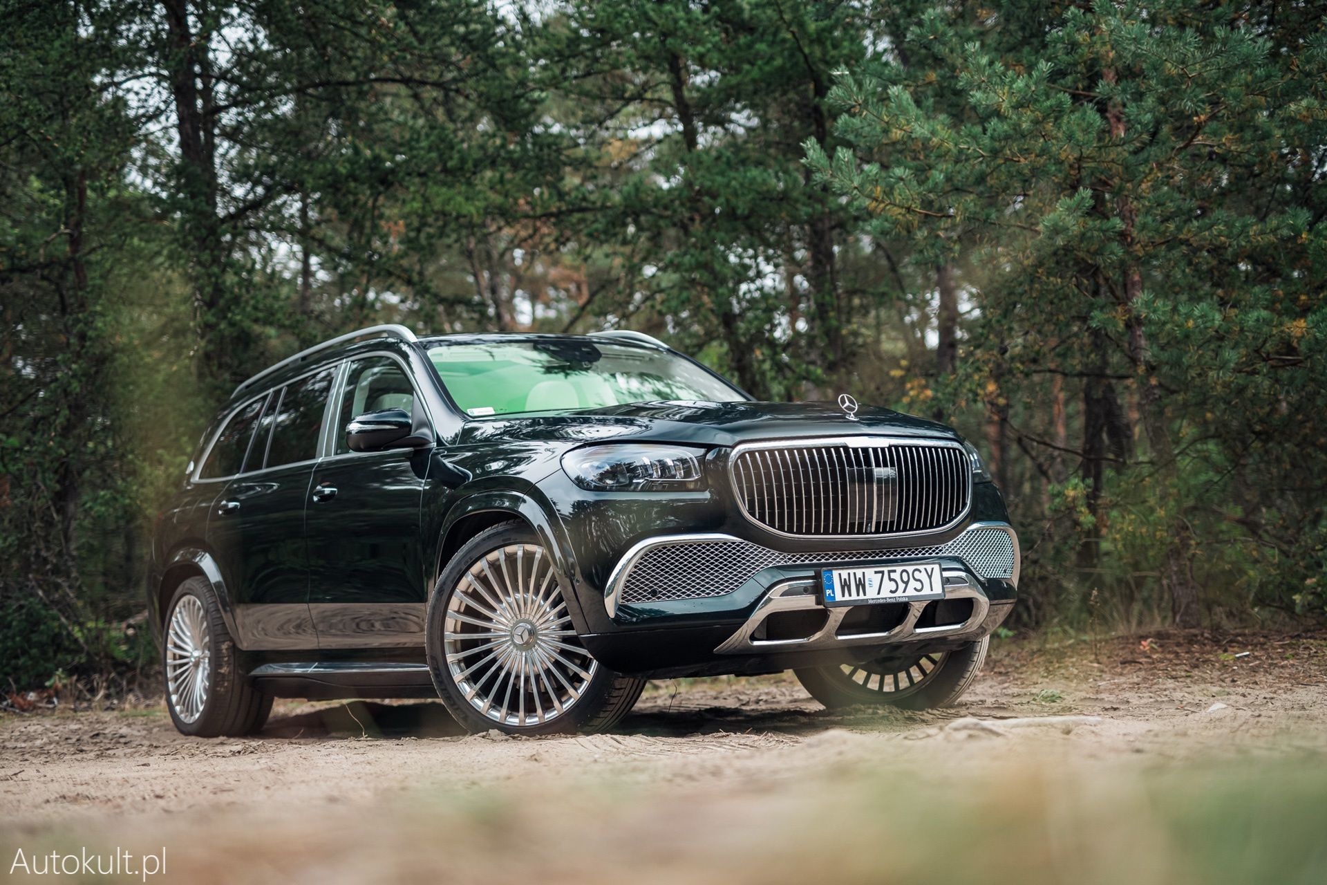 Range Rover (2022) vs Bentley Bentayga S (2022) vs Mercedes-Maybach GLS 600 (2022)