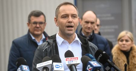 Nawrocki tłumaczył się z relacji z L.