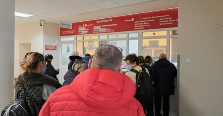 Pacjenci wściekli. "To skandal. Tacy ludzie powinni płacić"