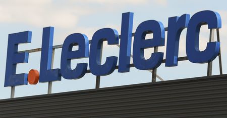 Sklep dużej sieci otworzył się w niedziele. Resort pracy zabrał głos