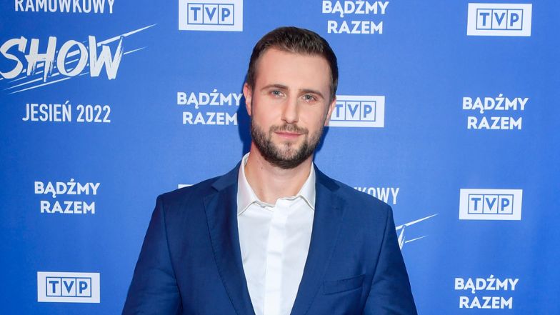 Miłosz Kłeczek jest twarzą TVP. Miał dorobić się fortuny 