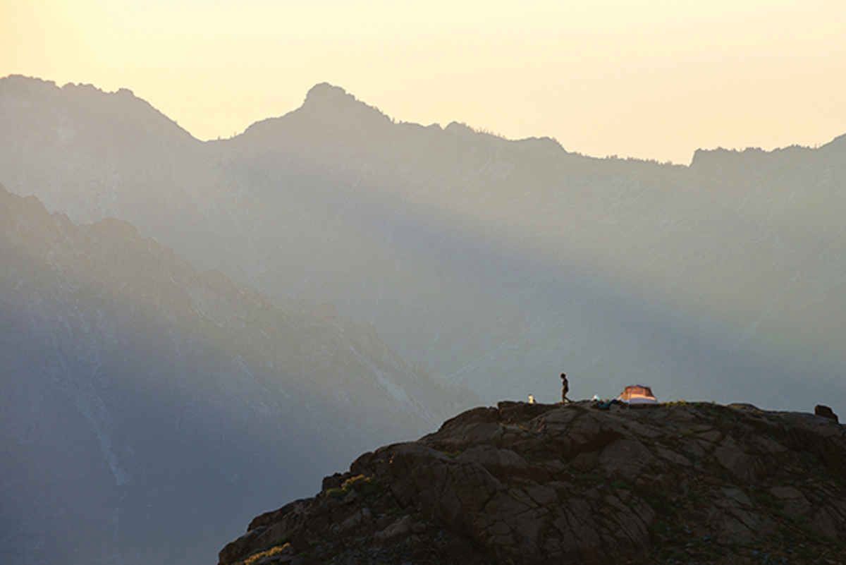 Pierwsze miejsce w kategorii młodzieżowej zajął Timothy Scott Aiken, dwudziestoletni student z Uniwersytetu Stanford. Timothy sfotografował swoją siostrę w rejonie masywu Trinity Alps, w Kalifornii.