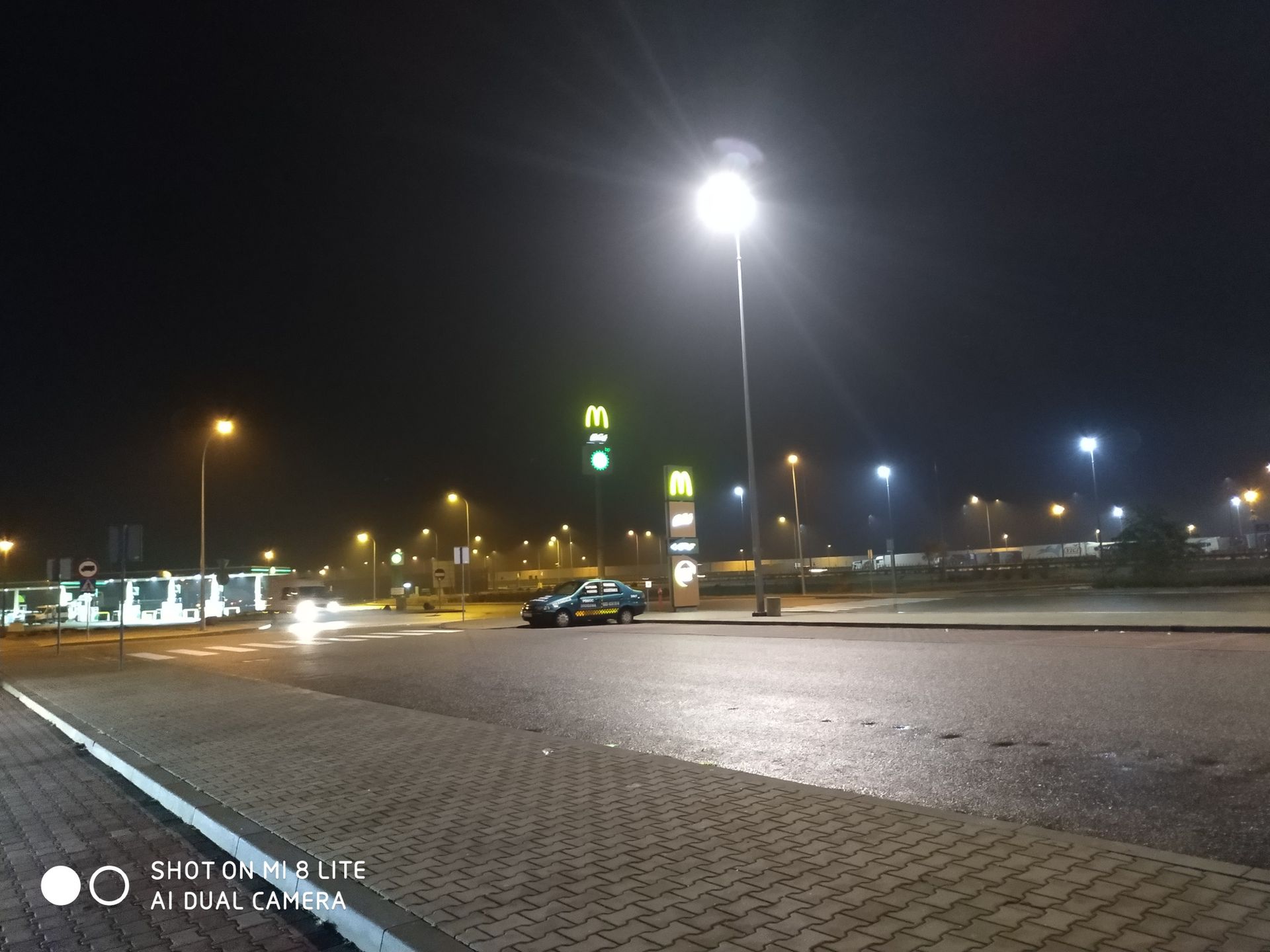 Xiaomi Mi 8 Lite – test. Sprawdziliśmy, czy warto kupić tańszą wersję topowego smartfonu 21