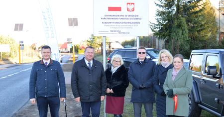 Kilometr nowej drogi w Krzewinie w gminie Kaczory