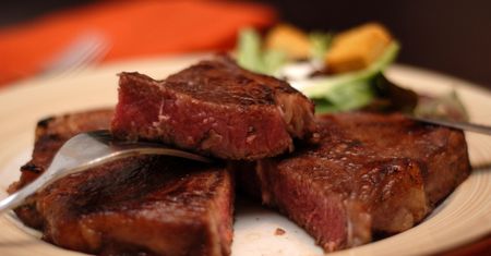 Opiekany rostbef wołowy T-bone (samo mięso, II klasa mięsa)