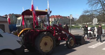 “Co nam dymisja pomaga?” Rolnicy kontynuują protest w Szczecinie po rezygnacji ministra rolnictwa
