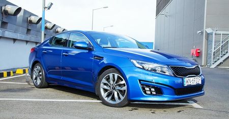 Kia Optima - sedan w sportowej marynarce
