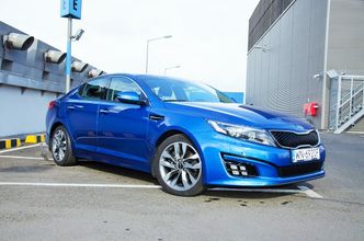 Kia Optima - sedan w sportowej marynarce