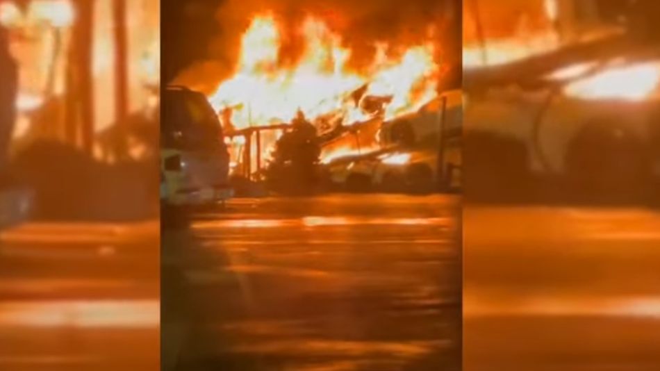 Na szczęście kierowca ciężarówki zdążył się ewakuować