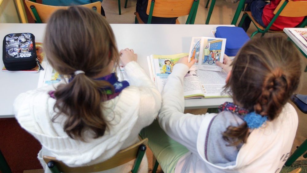 Rodzice miesięcznie wydają średnio 400 zł na edukację dzieci