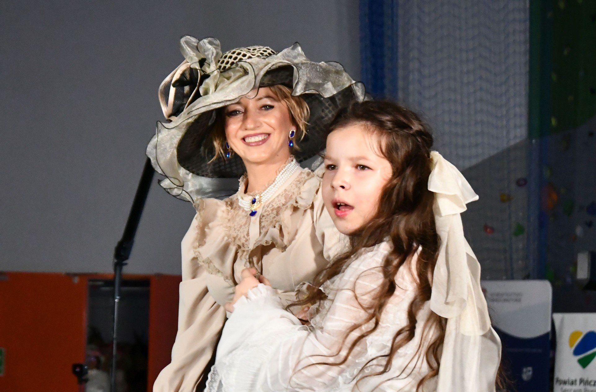 W pokazie mody &#34;Pińczowskie Paryżanki&#34; uczestniczyły też najmłodsze modelki. 