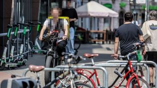 Ponad 60 mandatów za rowery z przyspieszeniem niezgodne z przepisami. Kary przekroczyły 7 tys. złotych