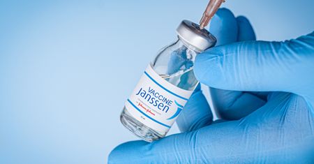 Będzie druga dawka szczepionki Johnson & Johnson. Korporacja zarobi na tym miliardy