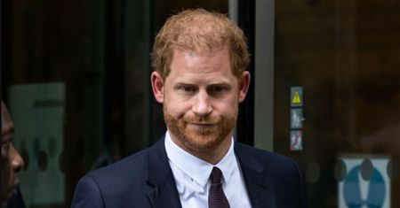 Książę Harry stracił dziewictwo z amerykańską aktorką? Rzekoma kochanka przerywa milczenie i wbija szpilę: "To niedorzeczne"