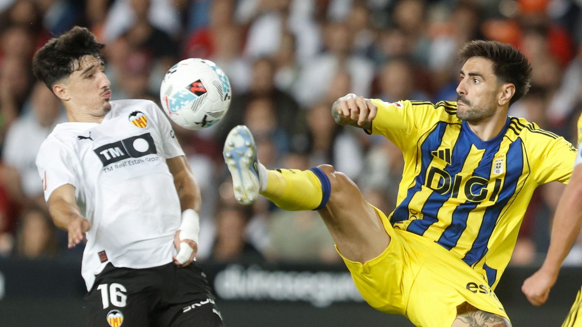 PAP/EPA / PAP/EPA/Kai Forsterling / Real Oviedo wygrał z Valencią