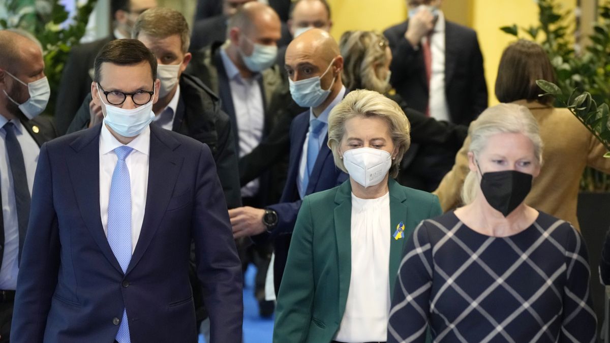 Premier Mateusz Morawiecki z przewodnicząca Komisji Europejskiej Ursula von der Leyen (EPA/VIRGINIA MAYO / POOL Dostawca: PAP/EPA.VIRGINIA MAYO / POOL)