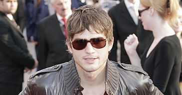 Ashton sika w ogródku i ma błony między palcami!