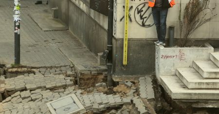 Osunięcie ziemi w centrum Warszawy. Mieszkańcy nie wrócą na noc do domów