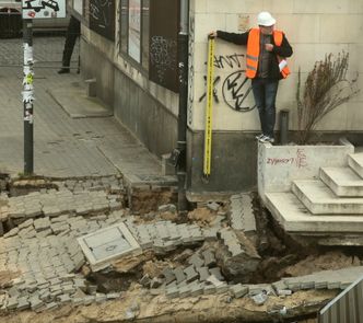 Osunięcie ziemi w centrum Warszawy. Mieszkańcy nie wrócą na noc do domów