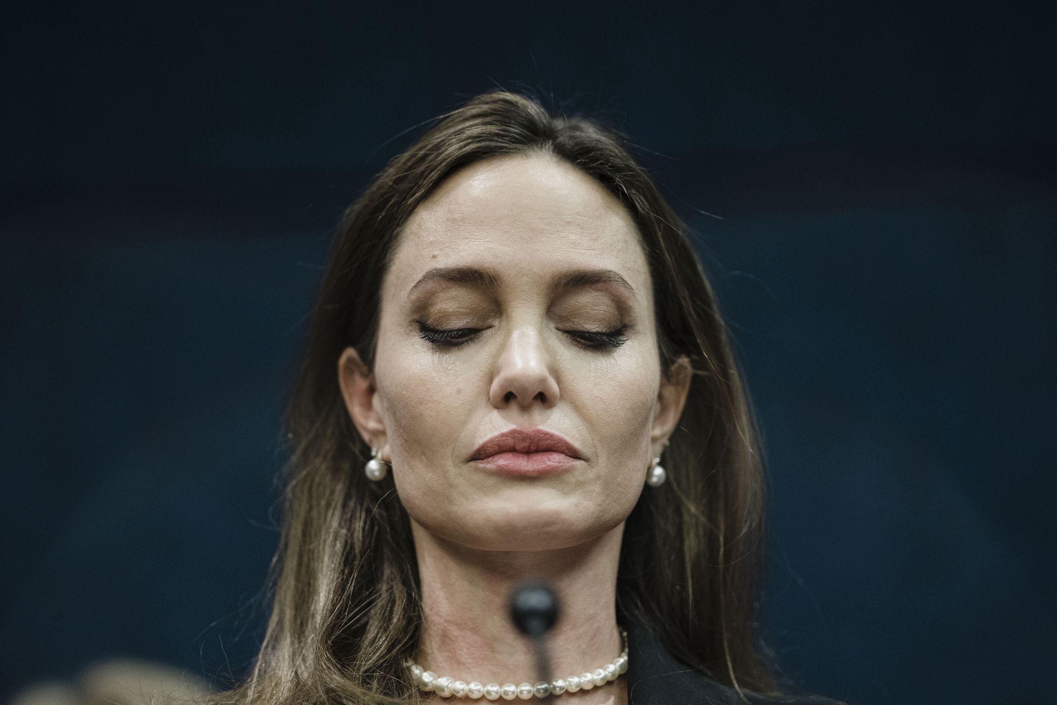 Brad Pitt idzie na z wojnę Angelinie Jolie i rosyjskim miliarderem