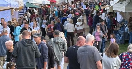 Gigantyczne tłumy zjechały do polskiej wsi. Parkingi pękały w szwach