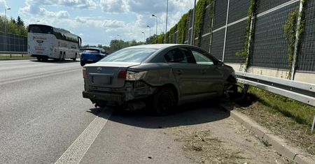 Lublin: Zajechał jej drogę i uciekł. Zakończyła jazdę uderzając w bariery