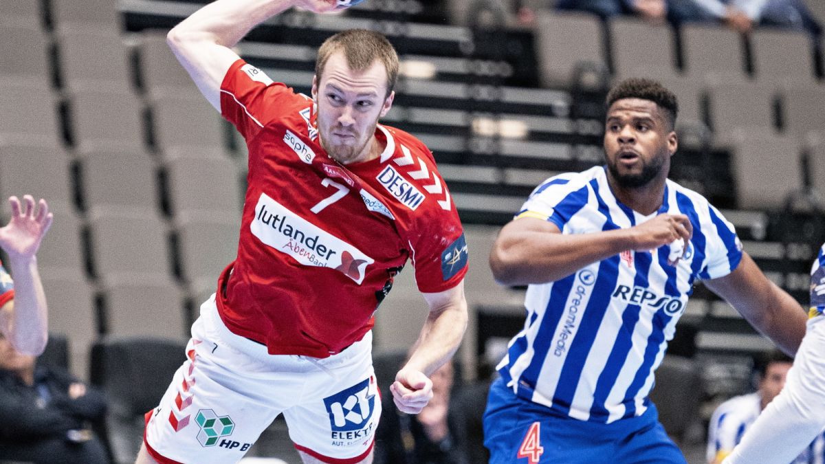 PAP/EPA / HENNING BAGGER / Na zdjęciu od lewej: Felix Claar i Victor Iturizza Alvarez 