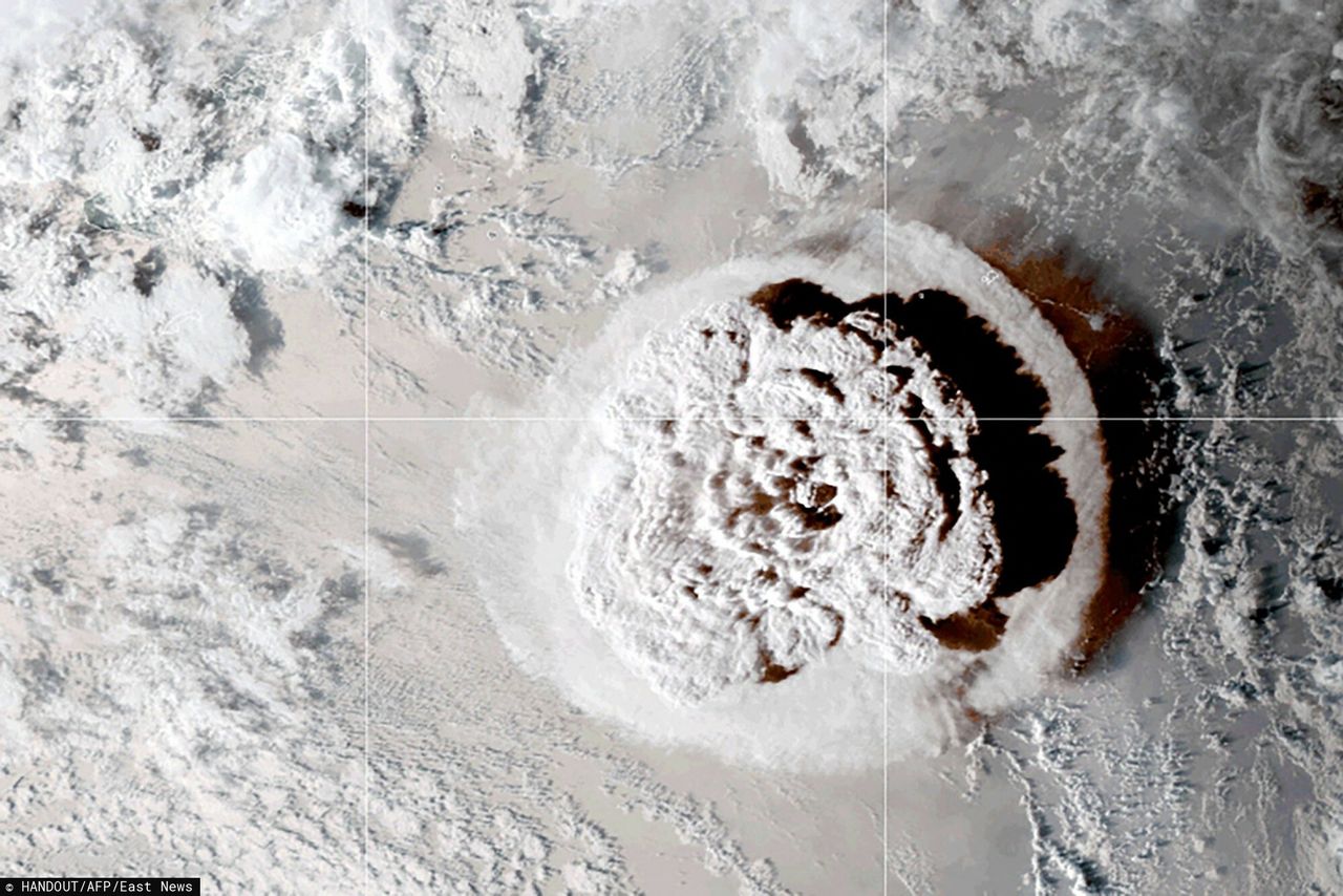 Potężna erupcja na Pacyfiku. Satelita NASA zauważyła coś niezwykłego