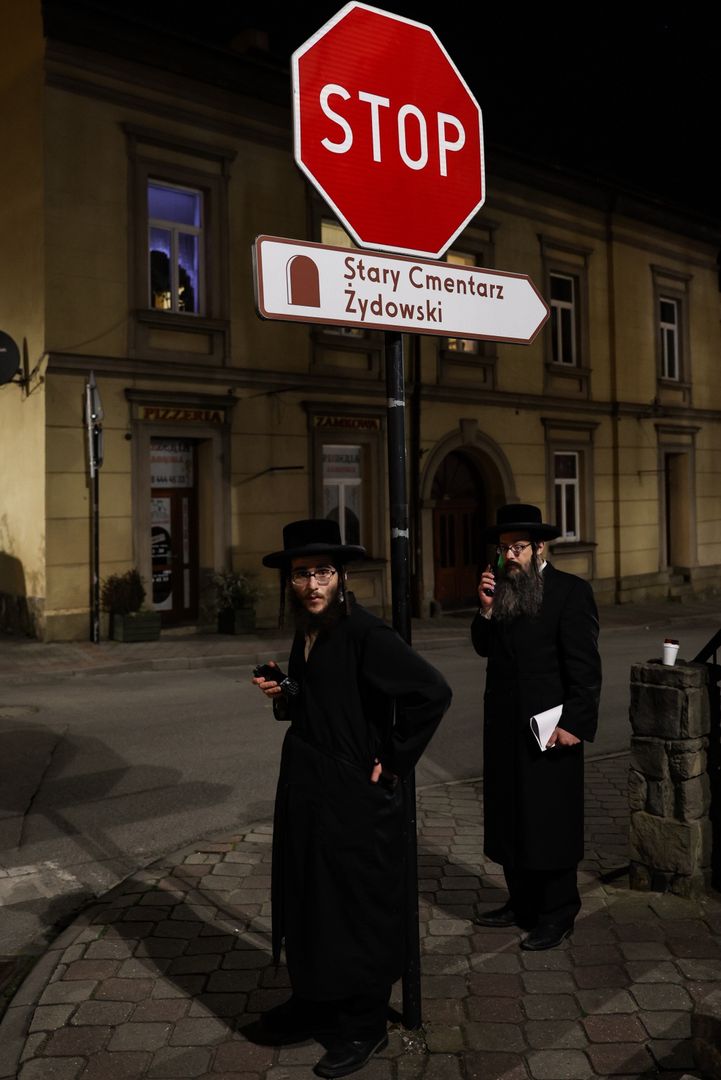 Co roku przy grobie legendarnego rabina i założyciela dynastii Sanz na cmentarzu żydowskim przy ul. Rybackiej gromadzą się chasydzi z Europy, Izraela i Stanów Zjednoczonych