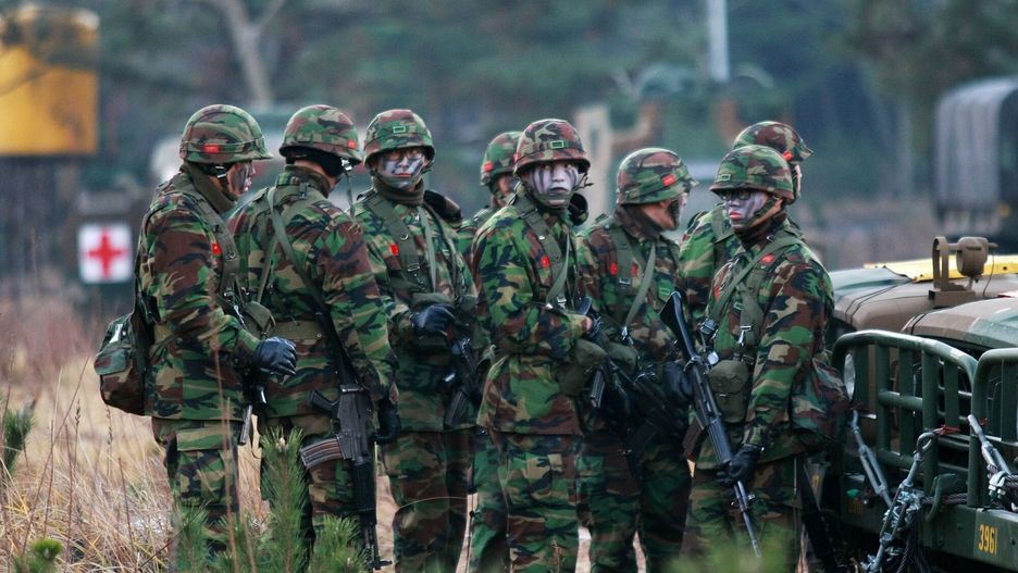 Reporter_baza2
(101129) -- SEOUL, Nov. 29, 2010 () -- South Korean soldiers attend an exercise during a joint marines landing drill at Mallipo beach in Taean,  Chungcheong province of South Korea on Nov. 29. 2010, the second day of South Korea and the United States joint naval drill in tense waters west of the divided Korean Peninsula. (/Park Jin Hee)(cl)
Photoshot/REPORTER
Park Jin Hee