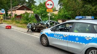 Białobrzegi: Tragiczny wypadek. Kierowca auta osobowego zginął po zderzeniu z ciężarówką