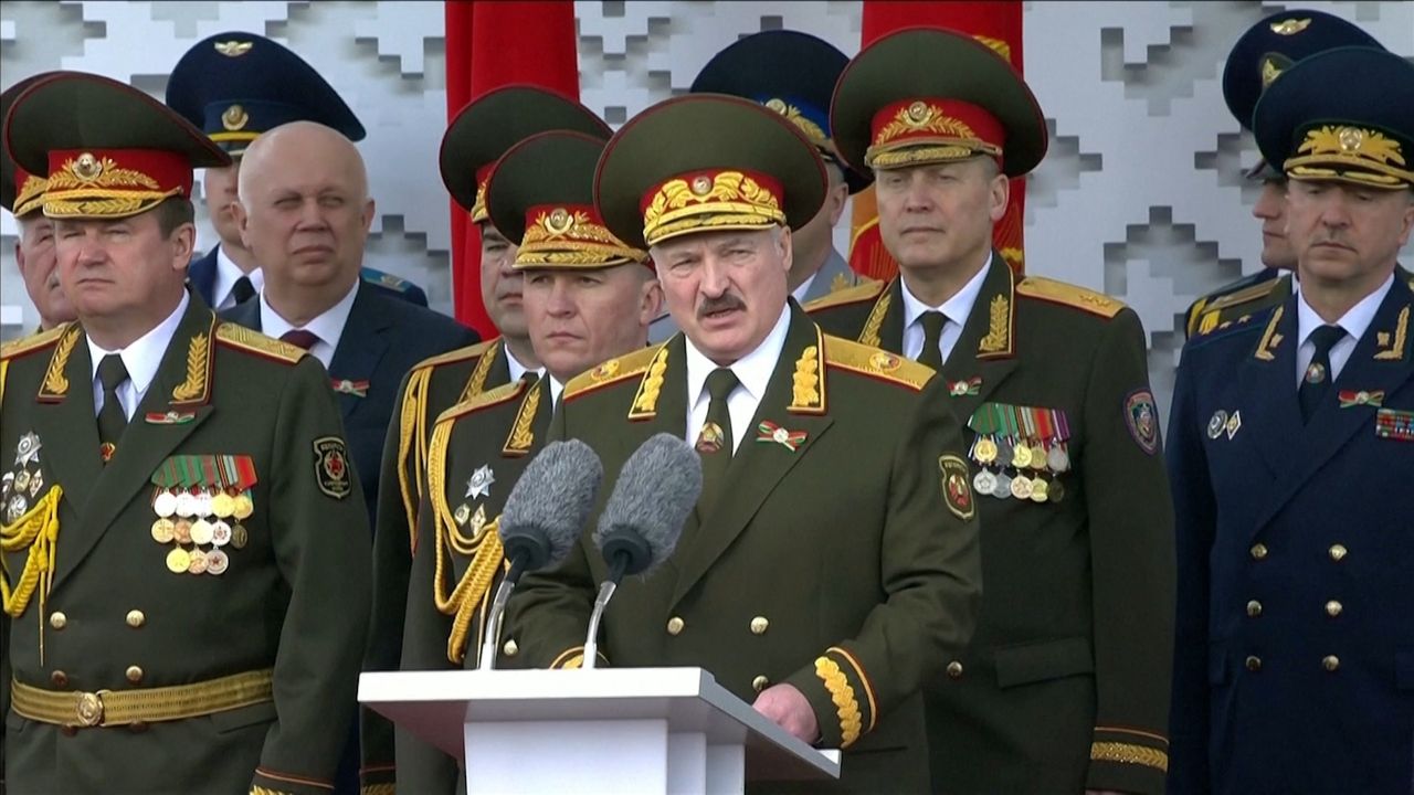 Alaksandr Łukaszenka będzie odpowiadał na unijne sankcje.