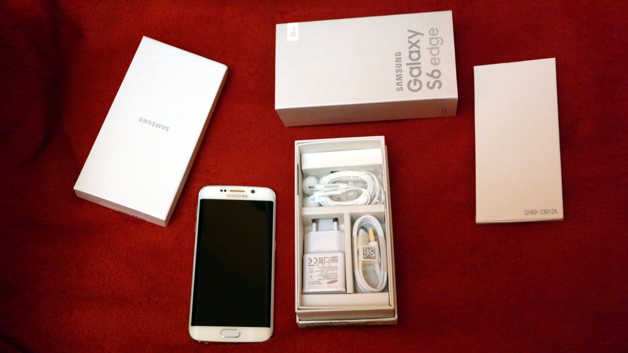 Samsung Galaxy S6 edge - zawartość zestawu