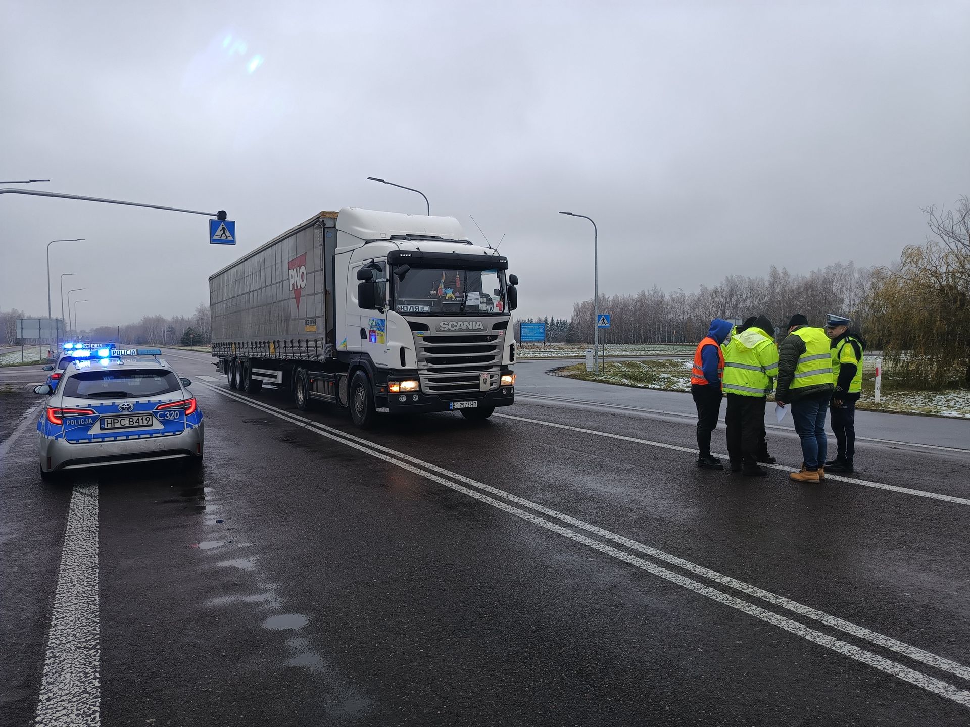 Kontrola dokumentów na blokadzie w Okopach przed Dorohuskiem